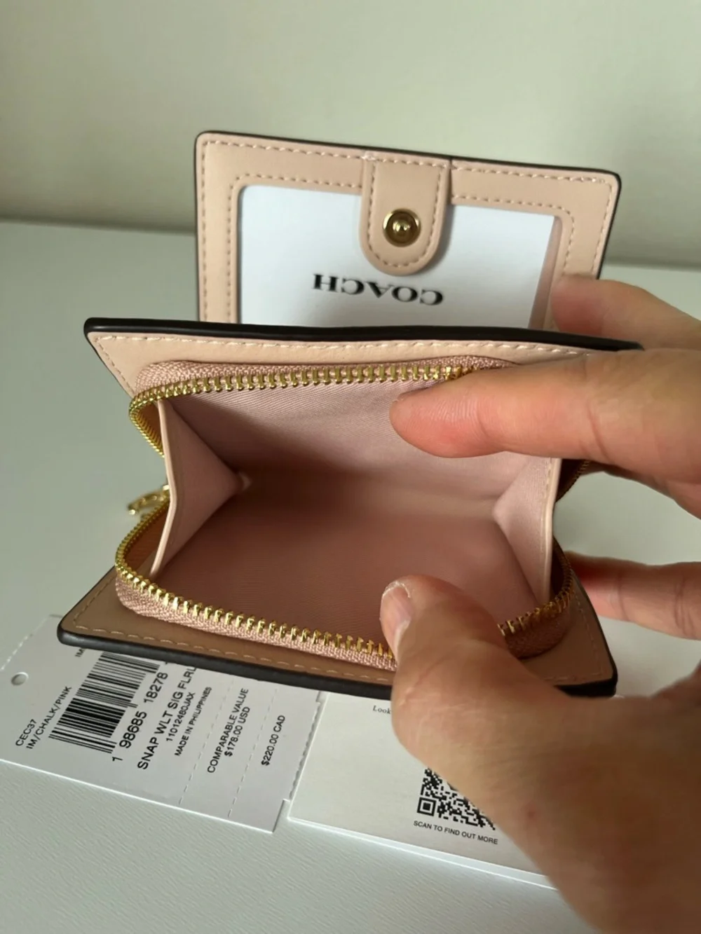 Coach Wallet🎈🎈 - Picture 8 of 9